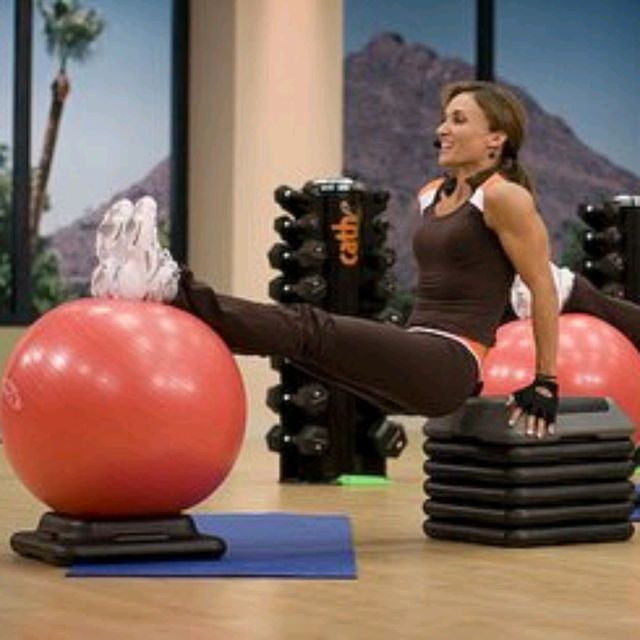 Elevated Dips by E M Exercise Howto Skimble Workout Trainer