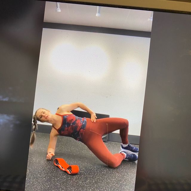 Clam Shell With A Hip Raise by Melissa Leng Exercise Howto Skimble