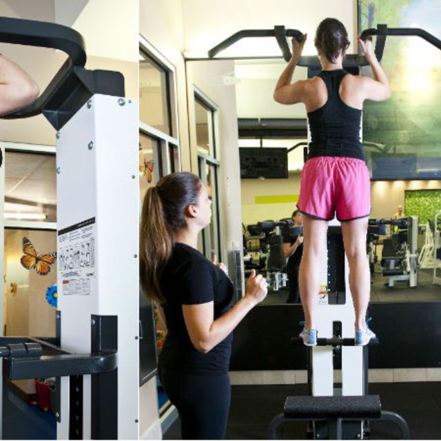 How to do: Pull Up Machine - Step 1