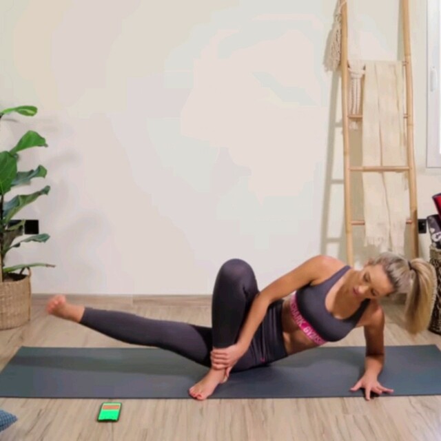 Inner Thighs Lift by Manuela B. Exercise Howto Skimble