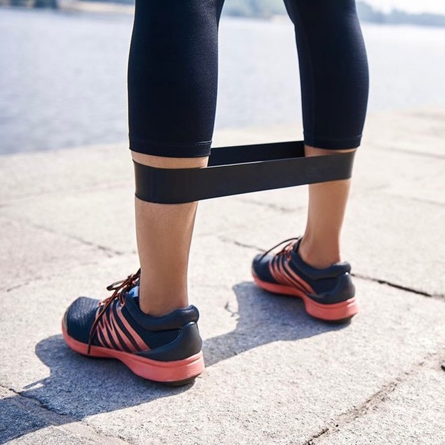 Short band below knees by Ömer Köseoğlu Exercise Howto Skimble