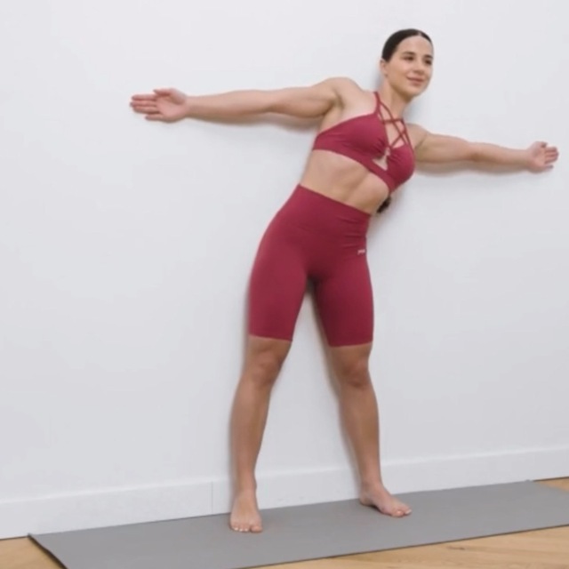 sideways-reach-by-gabi-wolosik-exercise-how-to-skimble